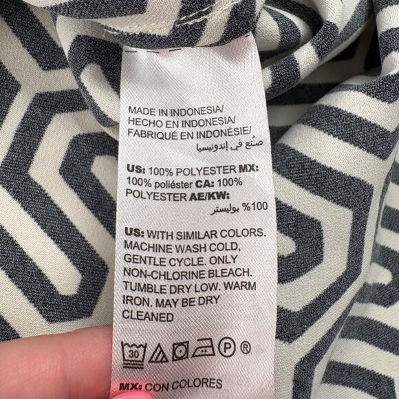 Chicos Womens Geometric Print Tunic Blouse Size 8/10 Black & White Polyester - Picture 6 of 6